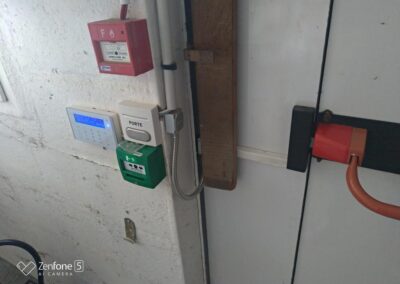 Installation d’une alarme et de plusieurs contrôles d’accès dans un magasin d’ameublement près de Saint-Lô (Manche – 50)