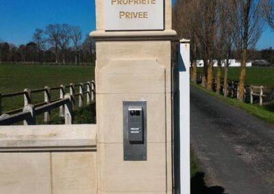 Installation de plusieurs contrôles d’accès dans un haras à Le Mollay-Littry (Calvados – 14)