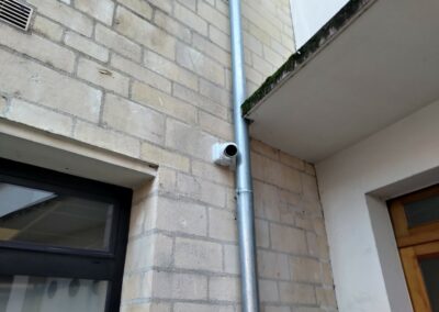 Installation d’un système de vidéosurveillance et de contrôle d’accès pour une agence d’assurance à Caen (14 – Calvados)